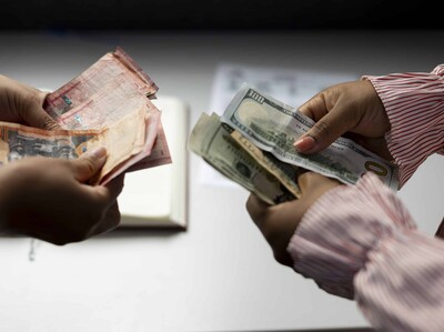 Dólar cae por debajo de los RD$60 tras fortalecimiento del peso