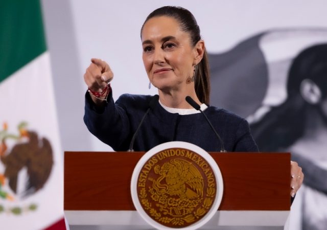 Sheinbaum rechaza presión extranjera tras entrega de exfuncionarios en EE.UU