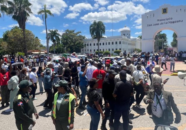 Protesta masiva en San Juan: ¿todos de allá?