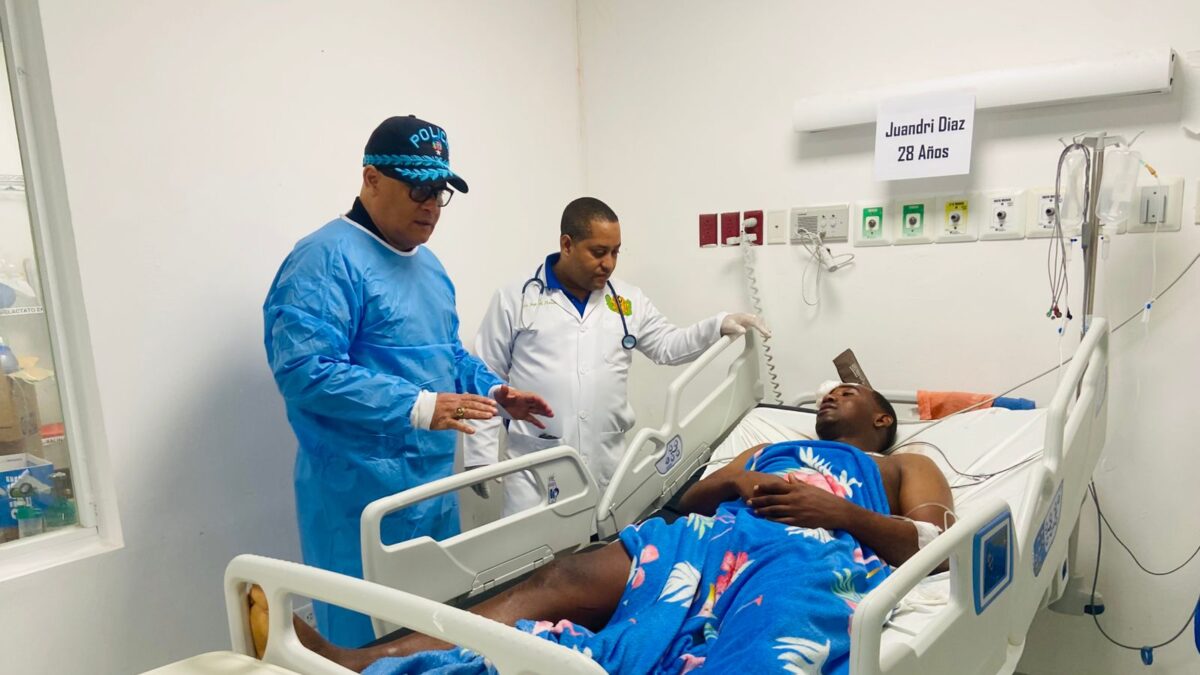 Director Regional Sur da seguimiento a salud de policías heridos en Barahona