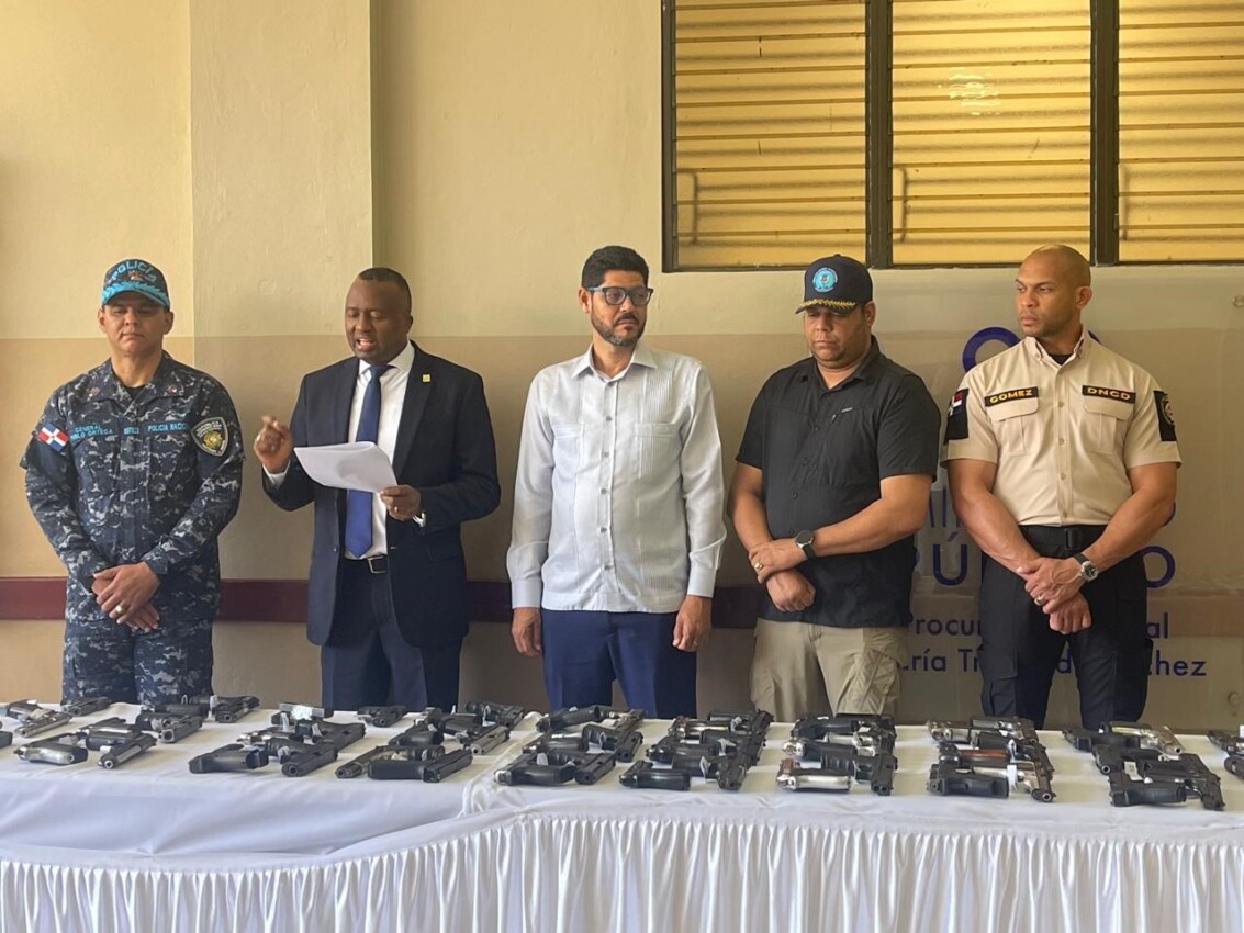 En María Trinidad Sánchez entregan más de un centenar de armas a Interior y Policía
