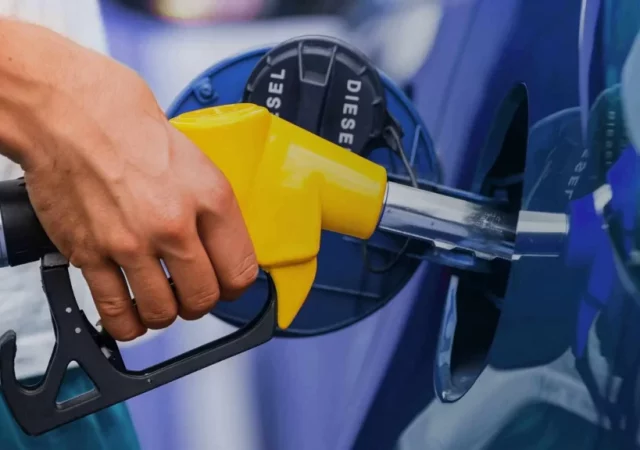 Gobierno aumenta cuatro pesos a la gasolina, ocho al gasoil y congela el GLP