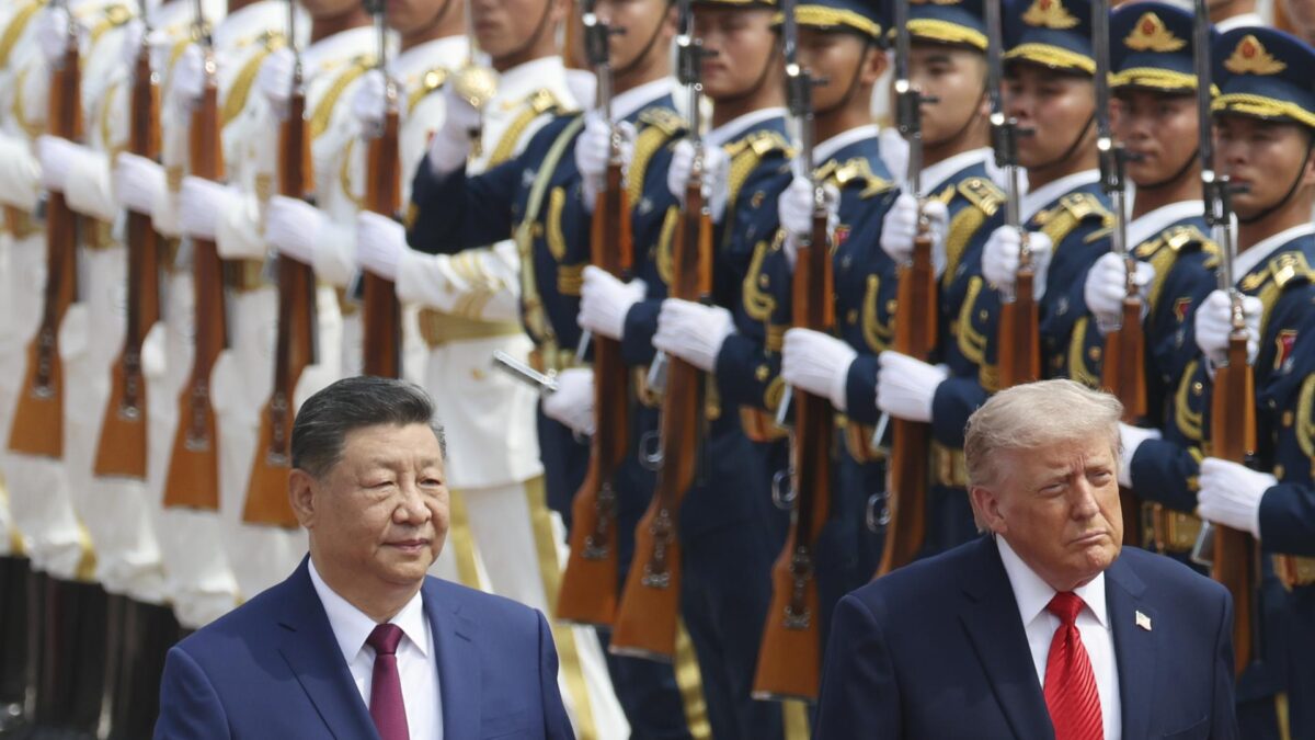 Trump asegura que China se compromete a comprar petróleo, aviones y soja estadounidense