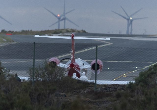 El avión ambulancia del hantavirus recibirá un nuevo equipo burbuja para seguir viaje
