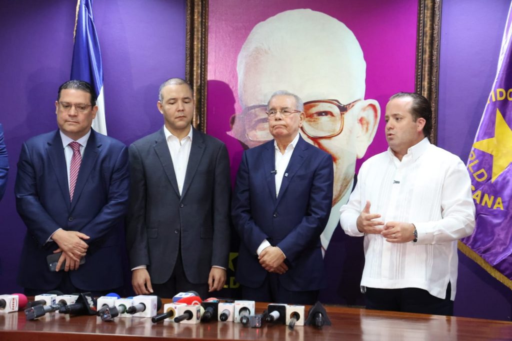 Gobierno y PLD dialogan sobre crisis world y alza de combustibles