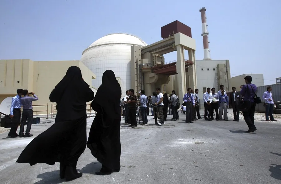 El OIEA confirma un ataque en las inmediaciones de planta nuclear iraní de Bushehr con un muerto