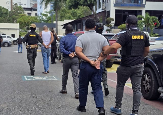 Cae red narco en el AILA: empleados y exempleados ligados a 180 paquetes de cocaína