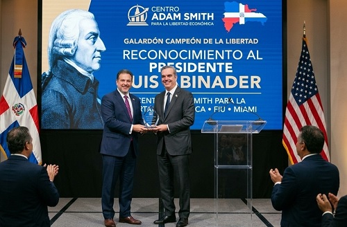 Embajada EE.UU. destacaliderazgo y compromiso de Abinader con libertad y desarrollo de RD