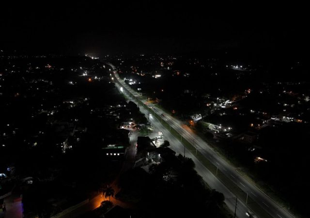 Más seguridad en el corredor sur: RD Vial instala 1,084 luminarias LED