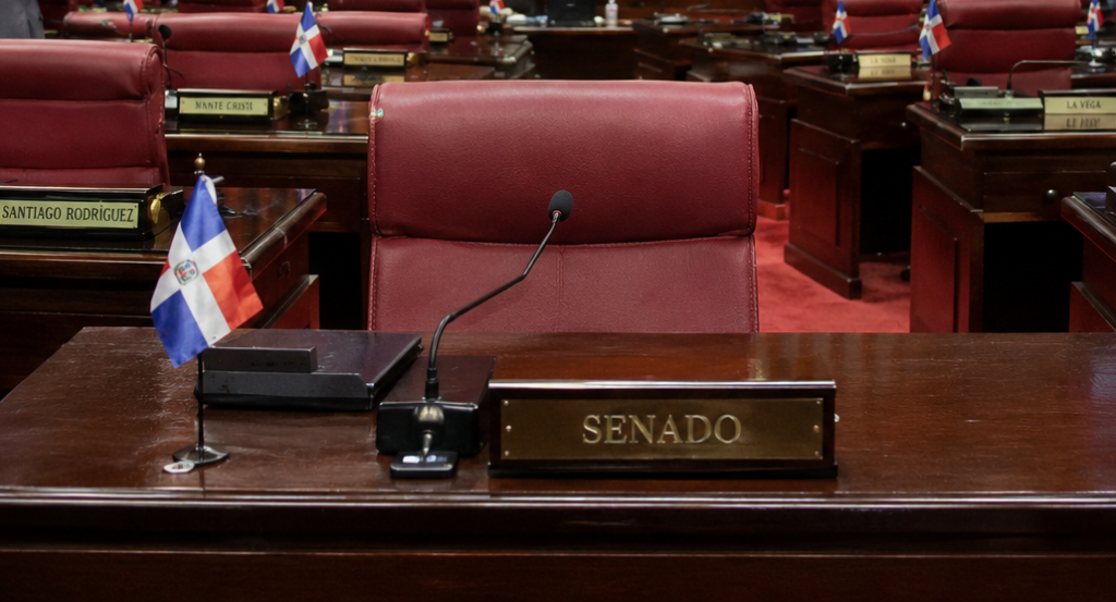 Renuncia de Antonio Taveras reabre el debate sobre representación política y peso de curules en el Congreso