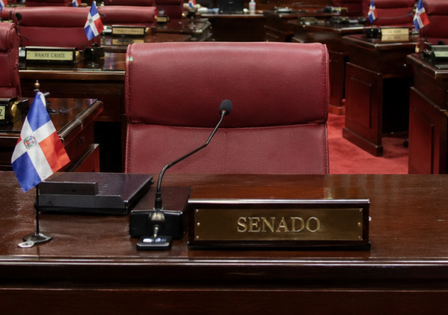 Renuncia de Antonio Taveras reabre el debate sobre representación política y peso de curules en el Congreso