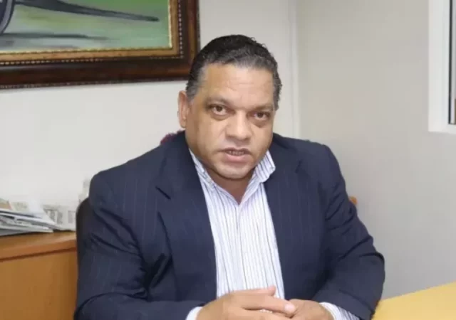 Mario Díaz anuncia ajuste y eliminación de aumentos en tarifas de transporte