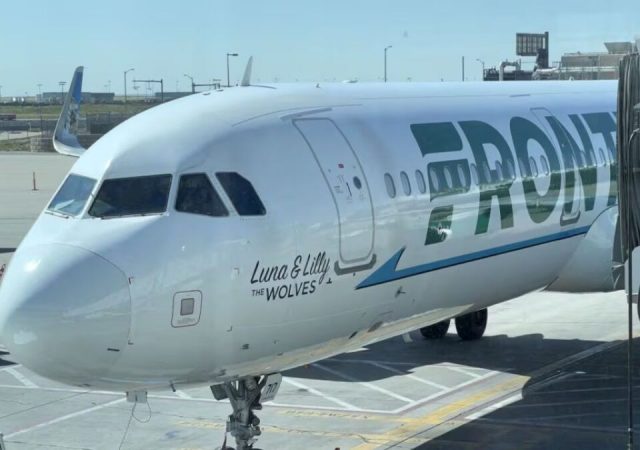 Un avión mata a una persona que entró sin permiso a pista aérea en Denver