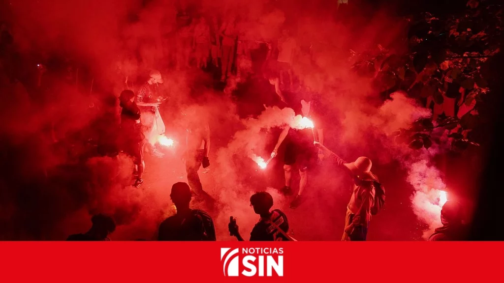 Más de 400 detenidos y siete policías heridos durante las celebraciones del PSG en Francia