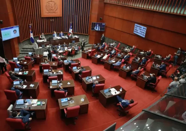 Subsidio de RD$800 millones al transporte divide al Congreso: oficialismo lo defiende y oposición pide ampliar la ayuda social