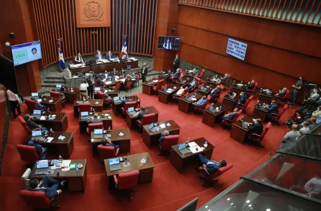 Subsidio de RD$800 millones al transporte divide al Congreso: oficialismo lo defiende y oposición pide ampliar la ayuda social