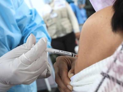 Sin refuerzos, las vacunas pierden efectividad con el tiempo