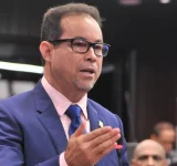 Legisladores del PRM rellenan de piropos a Danilo Medina