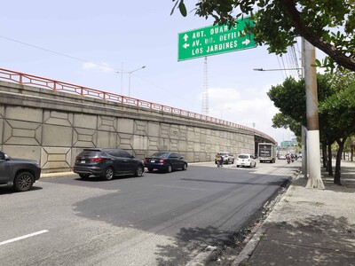 Reasfaltan tramo de la Kennedy, pero sigue fuga de agua