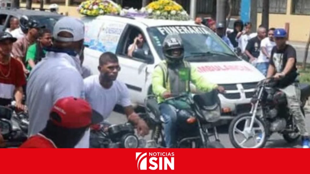 Entre lágrimas e indignación, despiden a joven que murió tras disparo de un agente policial