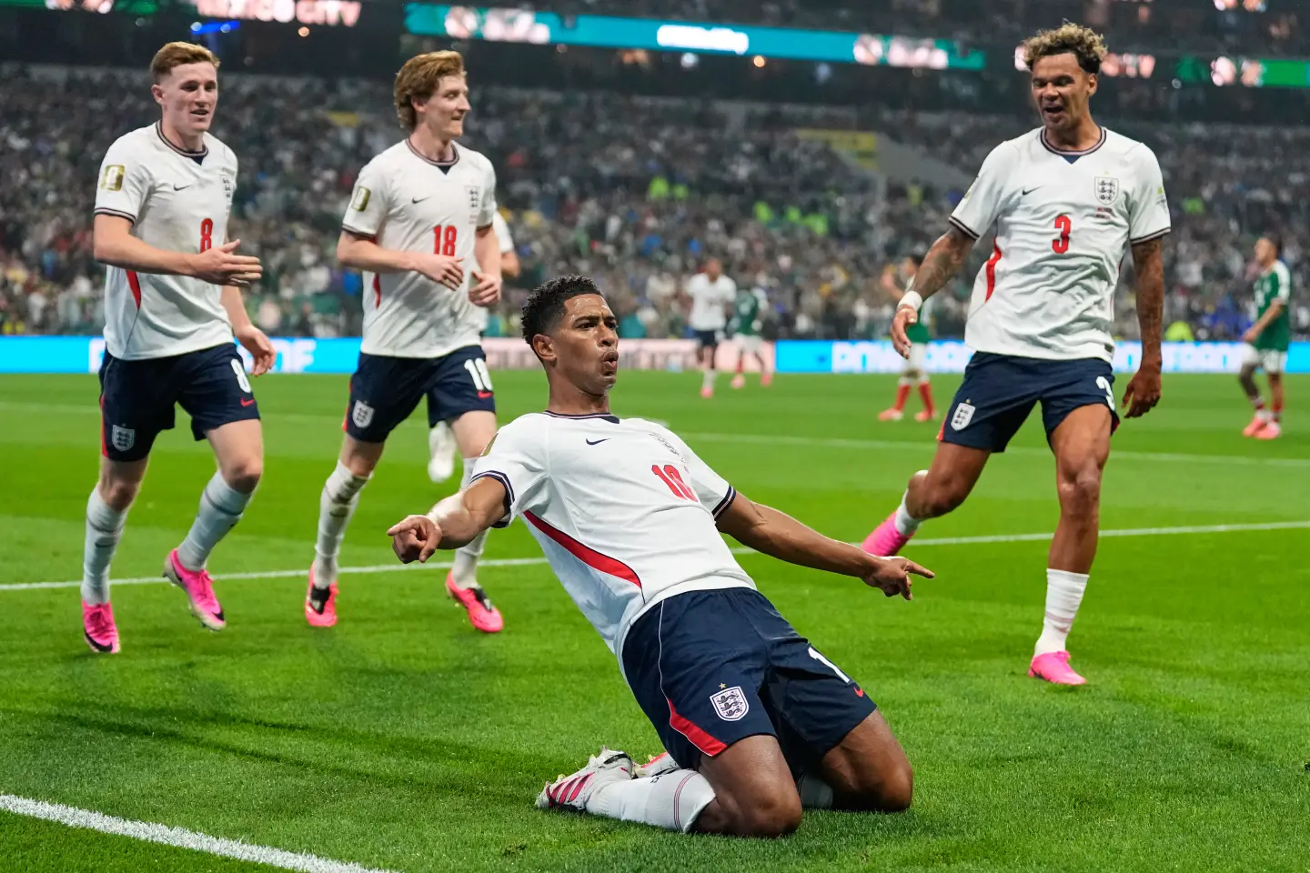 Inglaterra vence a México 3-2 y alcanza los cuartos de closing