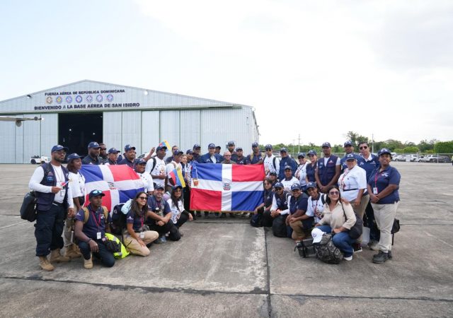 Ministro de Salud retorna al país junto al Equipo Médico de Emergencia tras culminar misión humanitaria en Venezuela