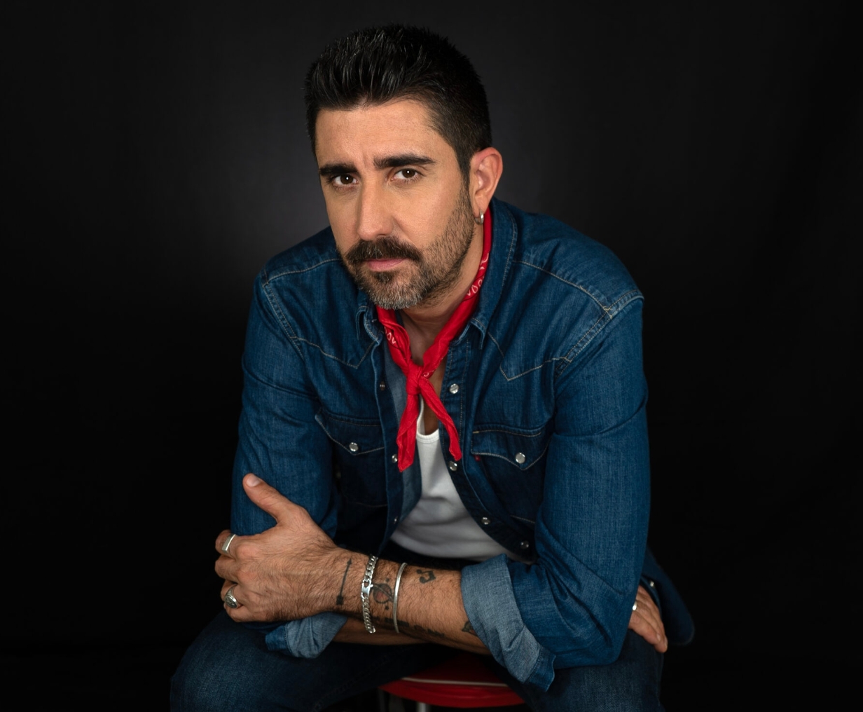 Alex Ubago promete un viaje de recuerdos y emociones en concierto