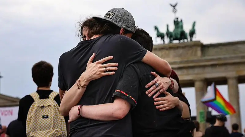 Policía alemana mata al sospechoso del ataque contra la Marcha del Orgullo en Berlín que dejó una mujer muerta y 29 heridos