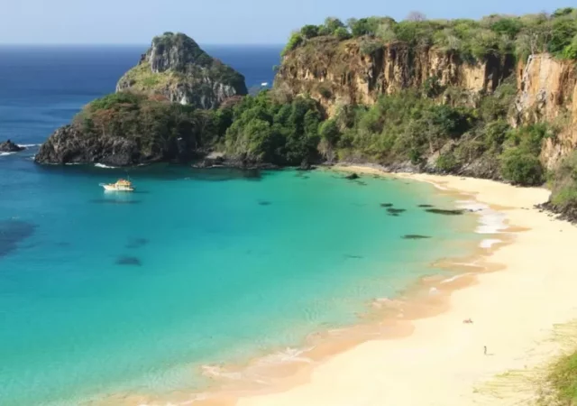 RD tiene playas de sobra, pero ¿quién puede realmente disfrutarlas?
