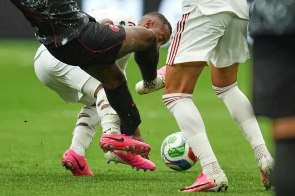 Dolor en Canadá: Ismael Koné sufre grave fractura de tibia y será operado de urgencia