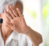 Mujeres viven hasta 6 años más que hombres en RD, según ONE