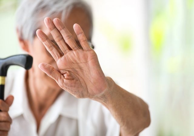 Mujeres viven hasta 6 años más que hombres en RD, según ONE
