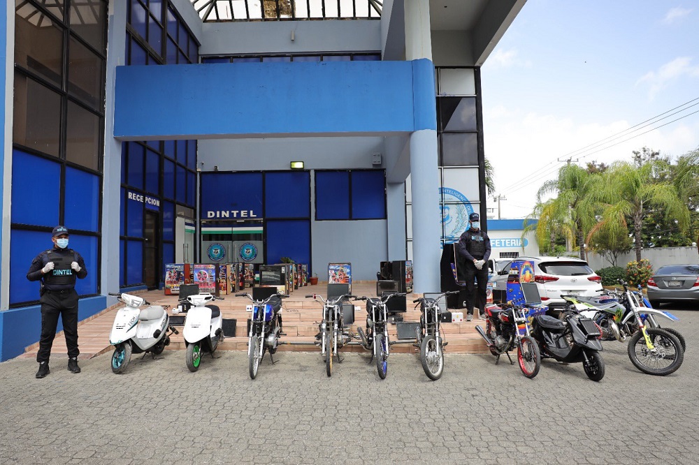 Policía  retiene 50 máquinas tragamonedas y 12 motocicletas en operativos