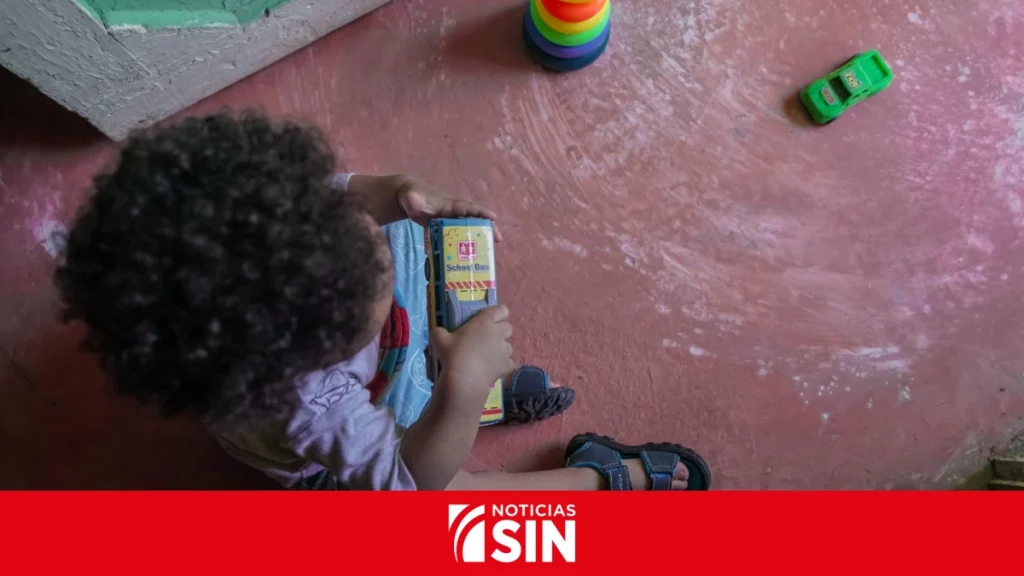 Hábitat para la Humanidad supera los 4,200 pisos de concreto construidos en República Dominicana