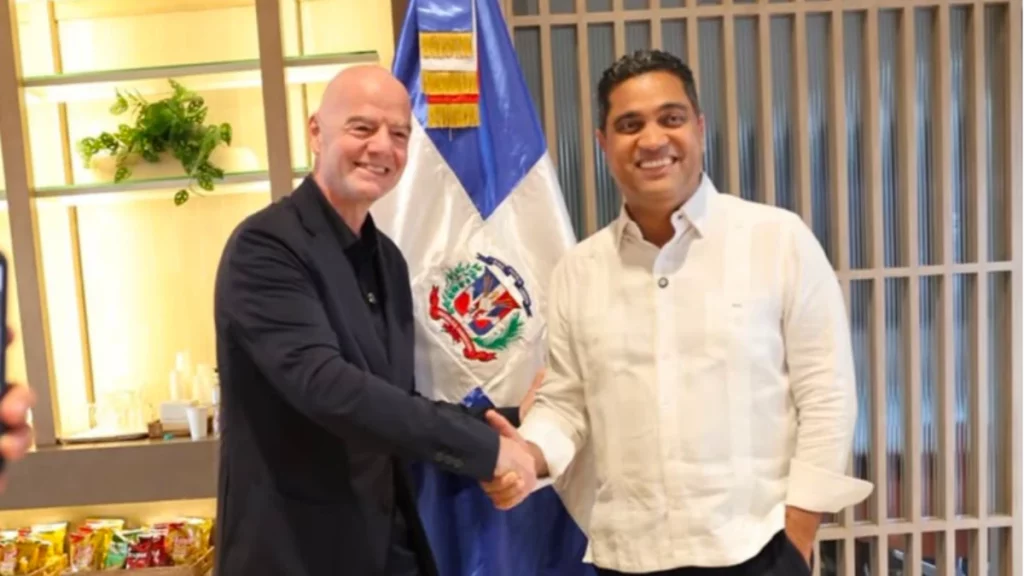 Gianni Infantino llega a RD y ofrece respaldo de la FIFA al fútbol dominicano