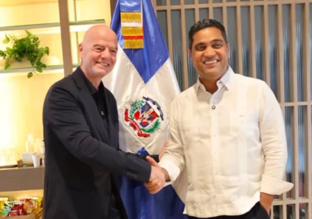 Gianni Infantino llega a RD y ofrece respaldo de la FIFA al fútbol dominicano