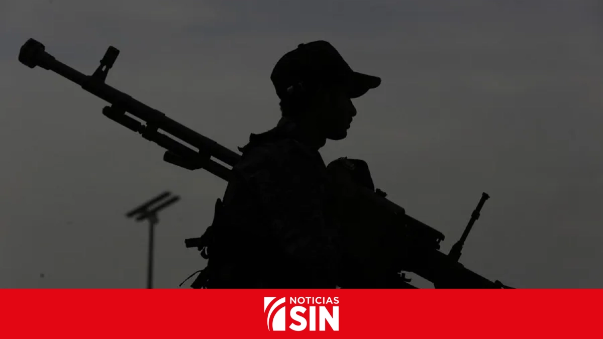 Mueren dos rescatistas al impactar un misil cerca de buque atacado por los hutíes de Yemen