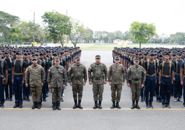 Ley impulsaría servicio militar obligatorio para rescatar de “ociosidad improductiva” a los jóvenes