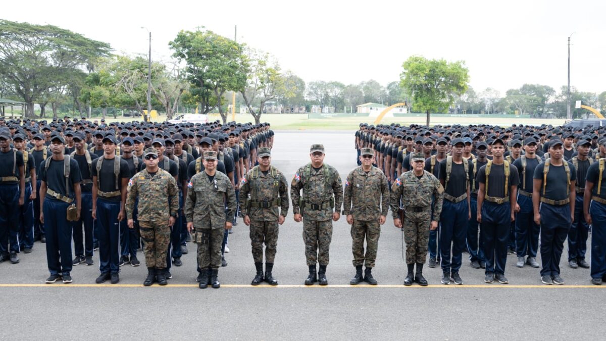 Ley impulsaría servicio militar obligatorio para rescatar de “ociosidad improductiva” a los jóvenes