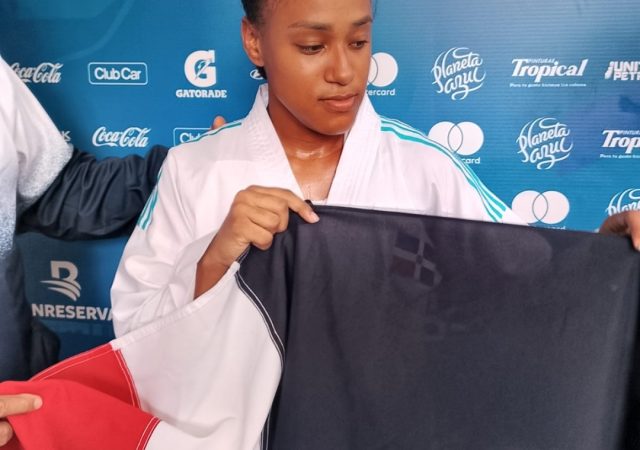 Penélope Polanco da oro a RD tras derrotar a la olímpica Claudymar Garcés en karate