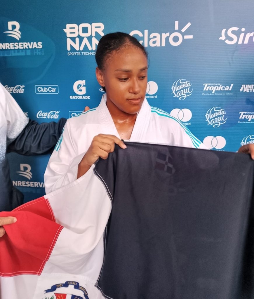 Penélope Polanco da oro a RD tras derrotar a la olímpica Claudymar Garcés en karate