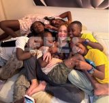 Shakira descansa en Miami junto a los niños de Ghetto Young folks con los que bailó en el Mundial