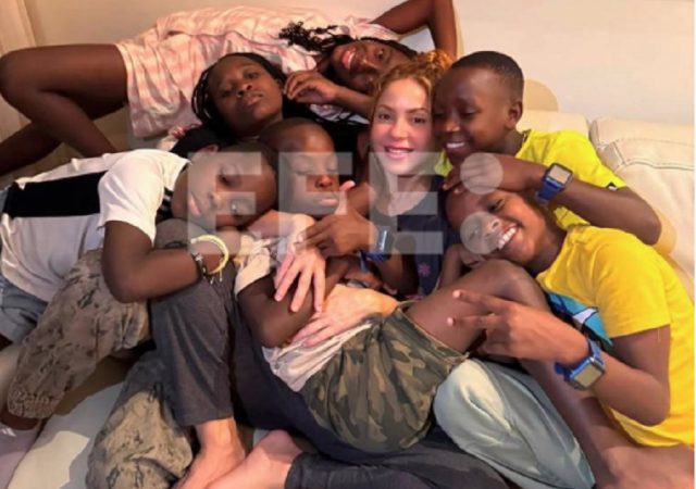 Shakira descansa en Miami junto a los niños de Ghetto Young folks con los que bailó en el Mundial