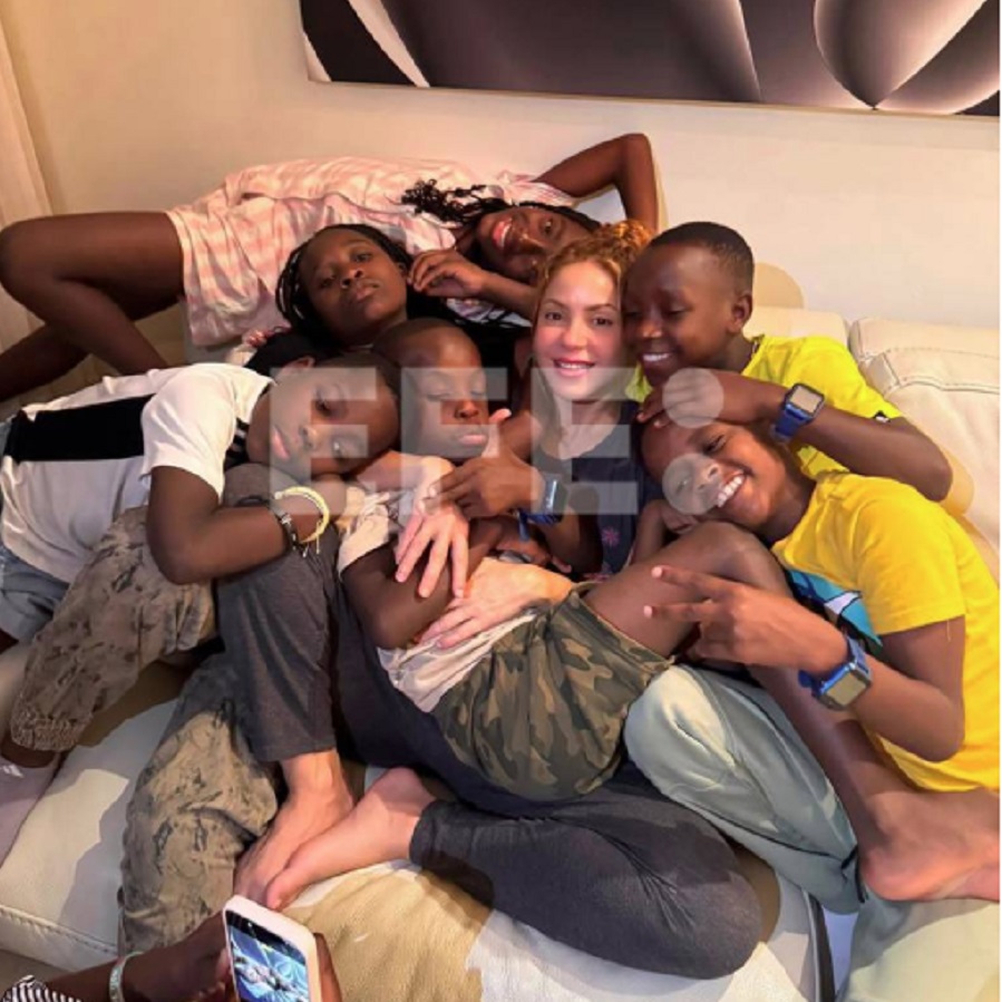 Shakira descansa en Miami junto a los niños de Ghetto Young folks con los que bailó en el Mundial
