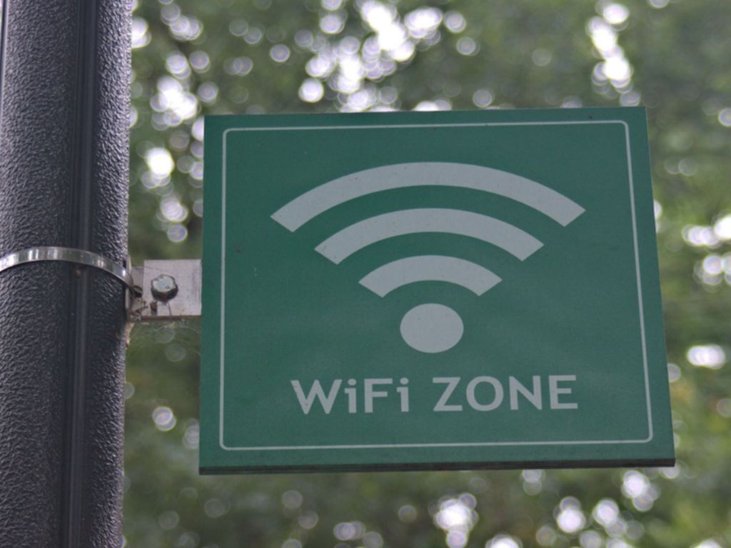 ¿Cuál es el peligro de utilizar redes Wi-Fi públicas?