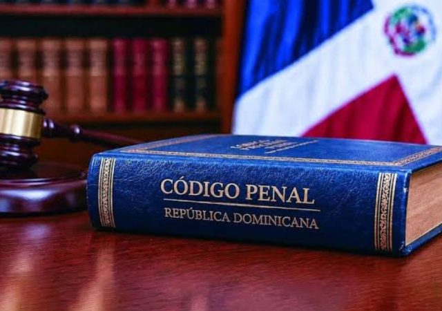 Nuevo Código Penal Dominicano podrá aplicarse en procesos penales en curso si favorece al acusado, afirman abogados