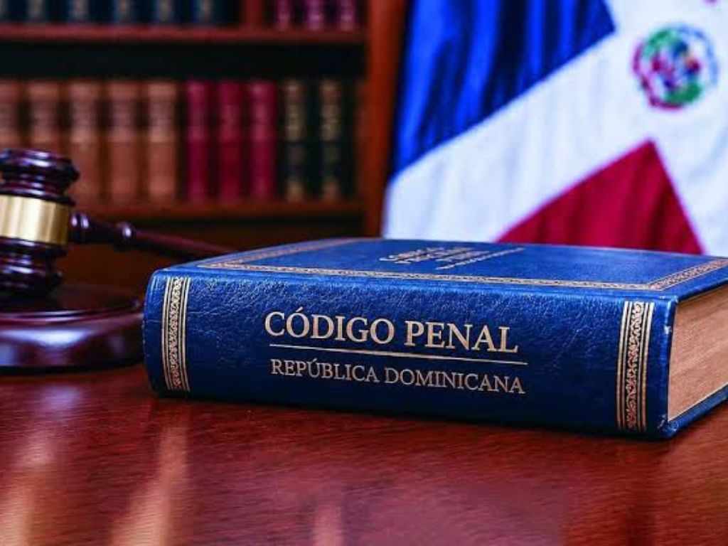 Nuevo Código Penal Dominicano podrá aplicarse en procesos penales en curso si favorece al acusado, afirman abogados