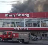 Incendio afecta una tienda  china en la avenida Isabel Aguiar