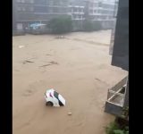 Al menos 10 muertos y 23 heridos por una riada en una zona turística del noroeste de China