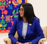 Delcy Rodríguez dice desde Nueva York que Venezuela «sigue abriendo caminos de diálogo»